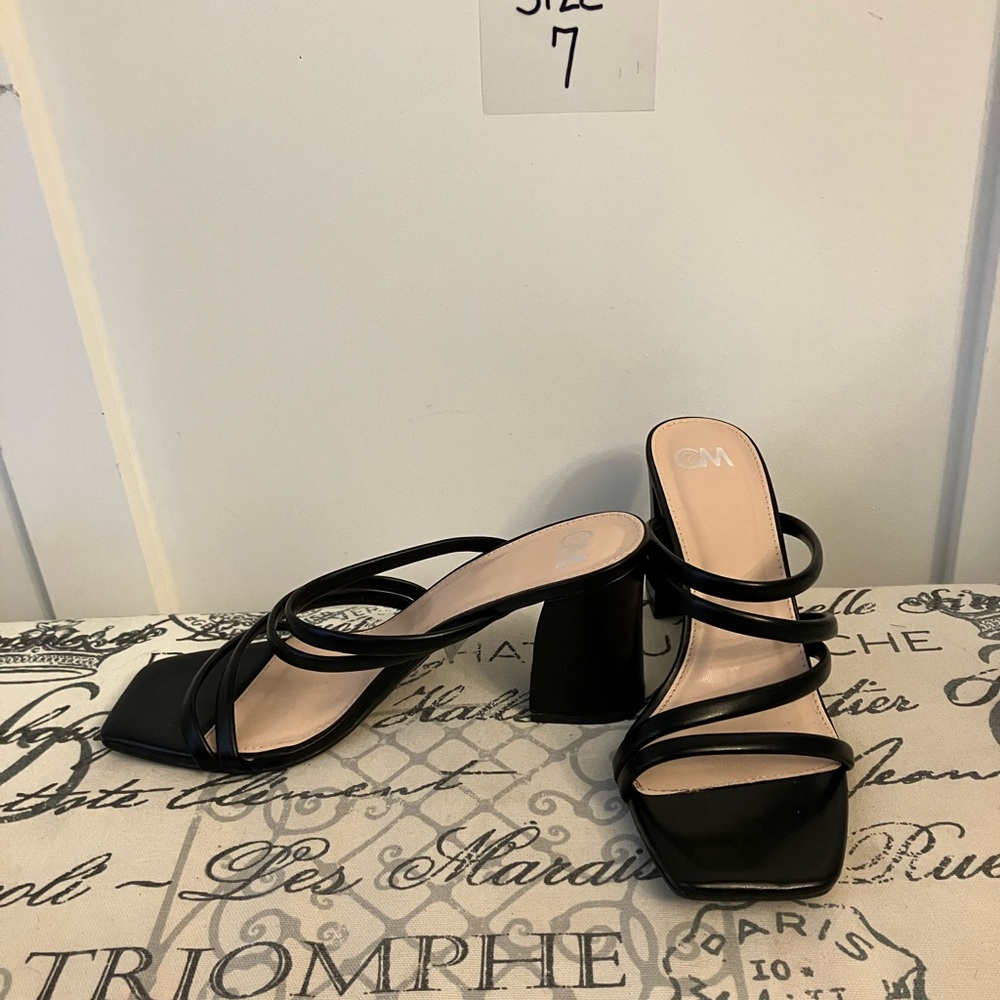 New women’s black strappy CM sandals size 7 with chunky heel